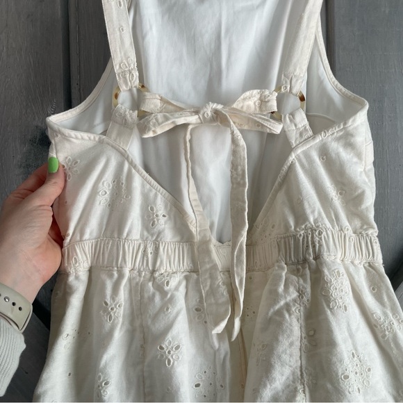American Eagle Ivory Eyelet Romper open bow back- size medium - Picture 7 of 9